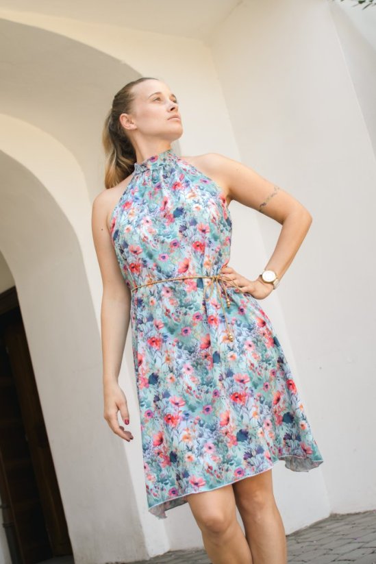 Krátké koktejlové šaty - modrá louka - Materiál: Silky, Velikost: univerzální