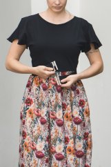 Maxi šaty s volánovým rukávem - světlá jarní louka