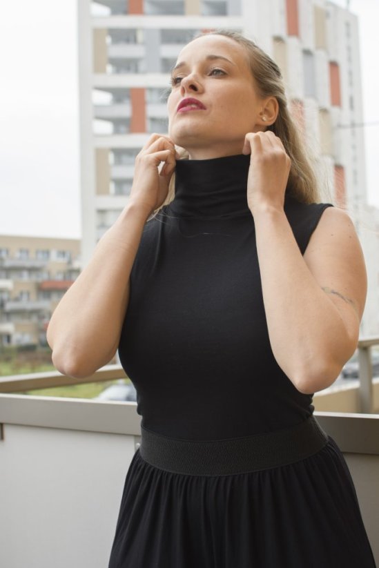 Top bez rukávů s roláčkem - více barev - Velikost: XL, Barva: černá