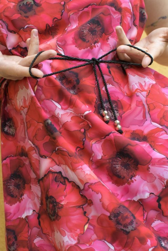 Koktejlové šaty zavazovací za krk - červené vlčí máky - Materiál: Silky, Velikost: univerzální
